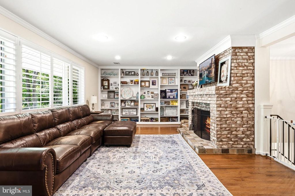 Image 7 of property listing at 4390 WOODVIEW LN, Prince Frederick, MD 20678