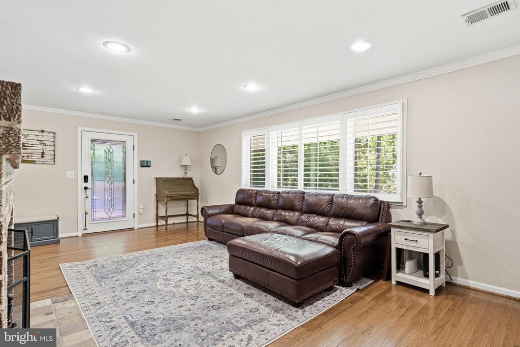 Image 9 of property listing at 4390 WOODVIEW LN, Prince Frederick, MD 20678