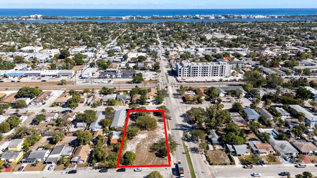 1212 10th Avenue N, Lake Worth Beach, FL 33460