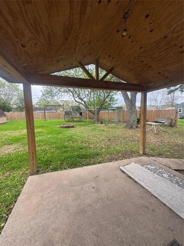 9942 Bayou Woods Drive, Baytown, TX 77521