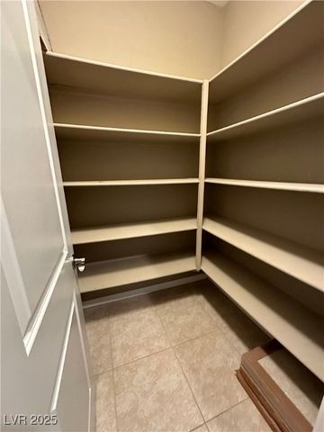 8236 Serpentine Sands Street, Las Vegas, NV 89166