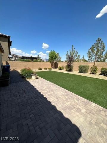 8236 Serpentine Sands Street, Las Vegas, NV 89166