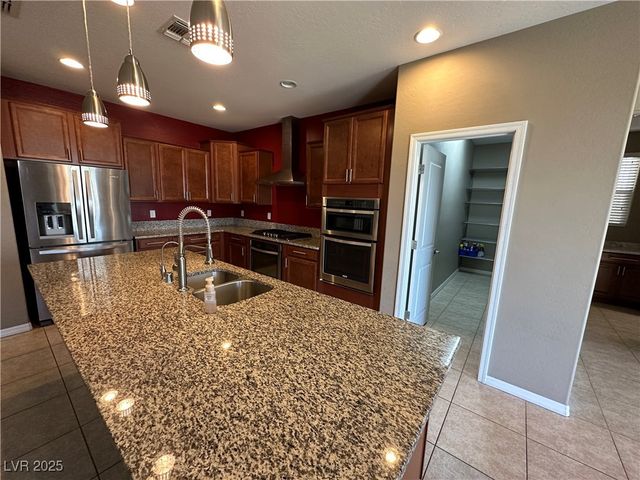 8236 Serpentine Sands Street, Las Vegas, NV 89166