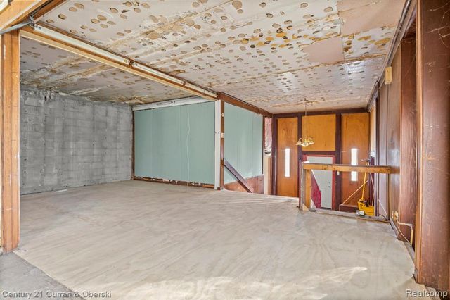 9131 Dexter Avenue, Detroit, MI 48206