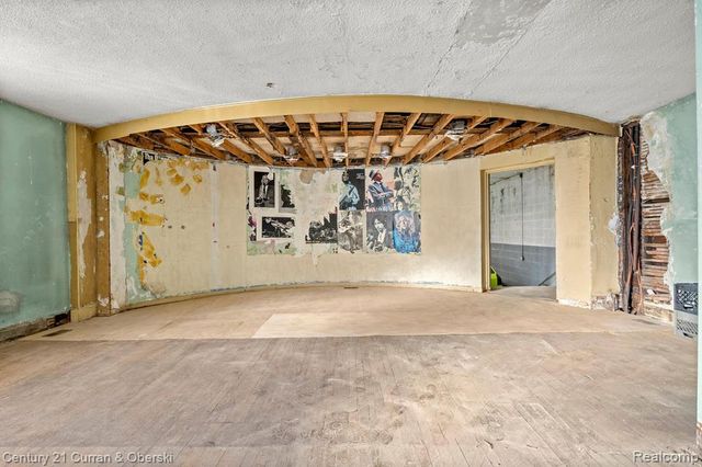 9131 Dexter Avenue, Detroit, MI 48206