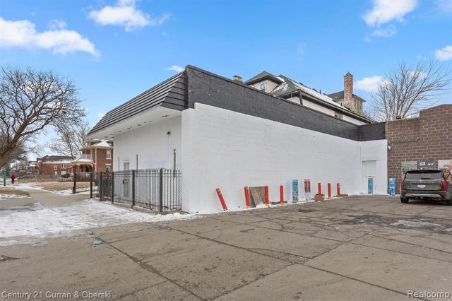 9131 Dexter Avenue, Detroit, MI 48206