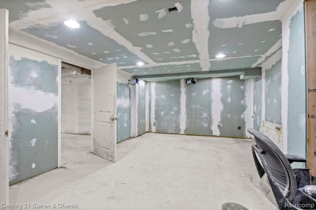 9131 Dexter Avenue, Detroit, MI 48206