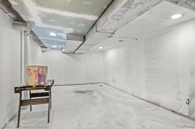 9131 Dexter Avenue, Detroit, MI 48206