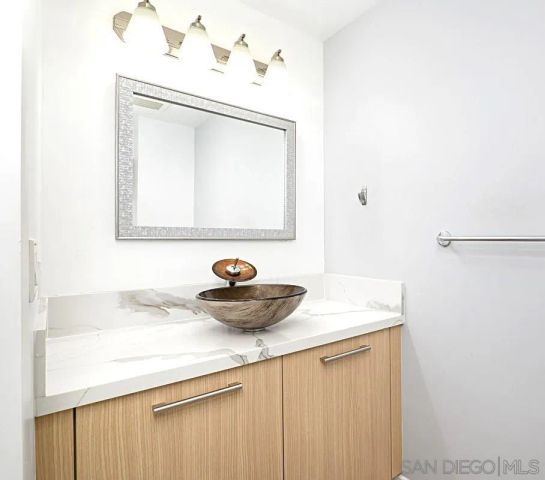 825 W Beech St 301, San Diego, CA 92101