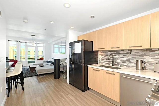 825 W Beech St 301, San Diego, CA 92101