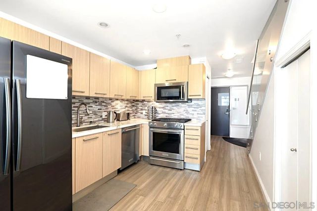 825 W Beech St 301, San Diego, CA 92101