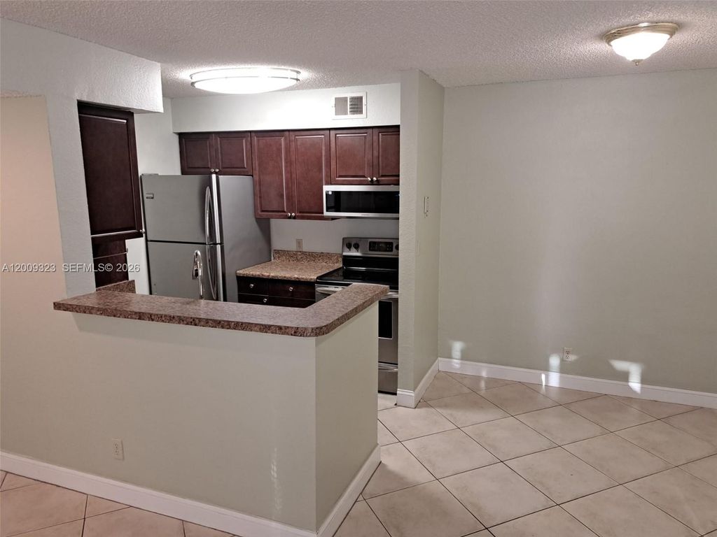 2796 S University Dr 2106, Davie, FL 33328