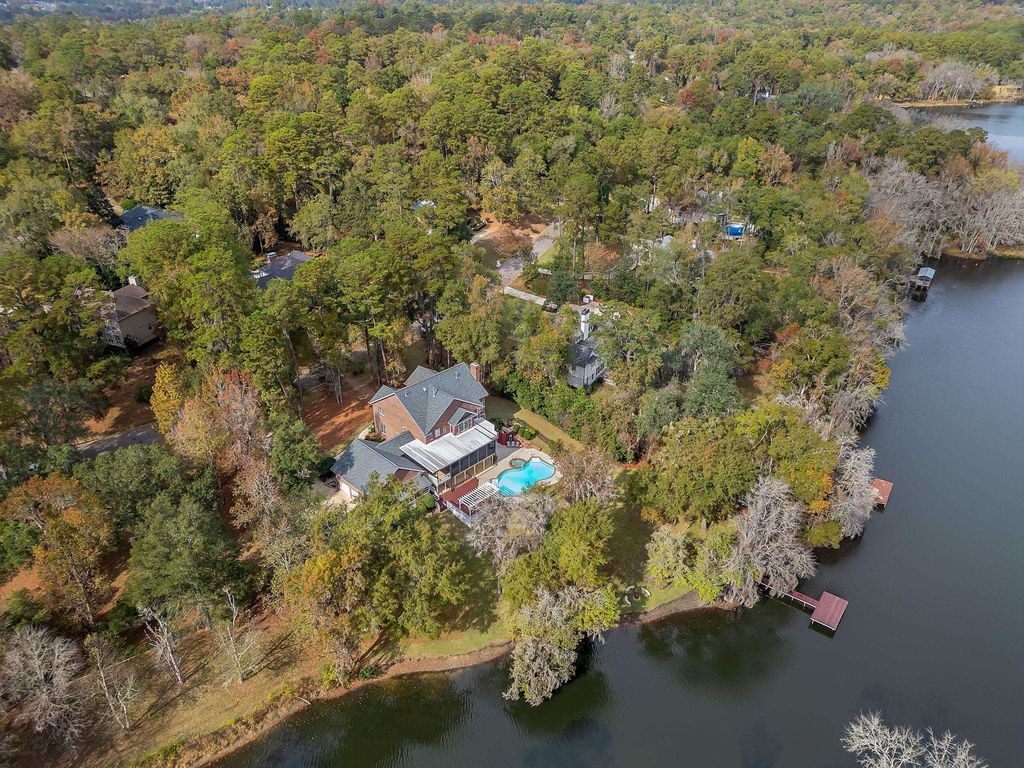 Image 10 of property listing at 5351 Pembridge Place, Tallahassee, FL 32309