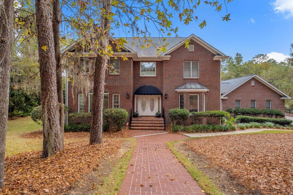 Image 11 of property listing at 5351 Pembridge Place, Tallahassee, FL 32309