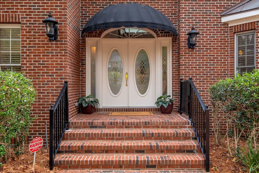 Image 12 of property listing at 5351 Pembridge Place, Tallahassee, FL 32309