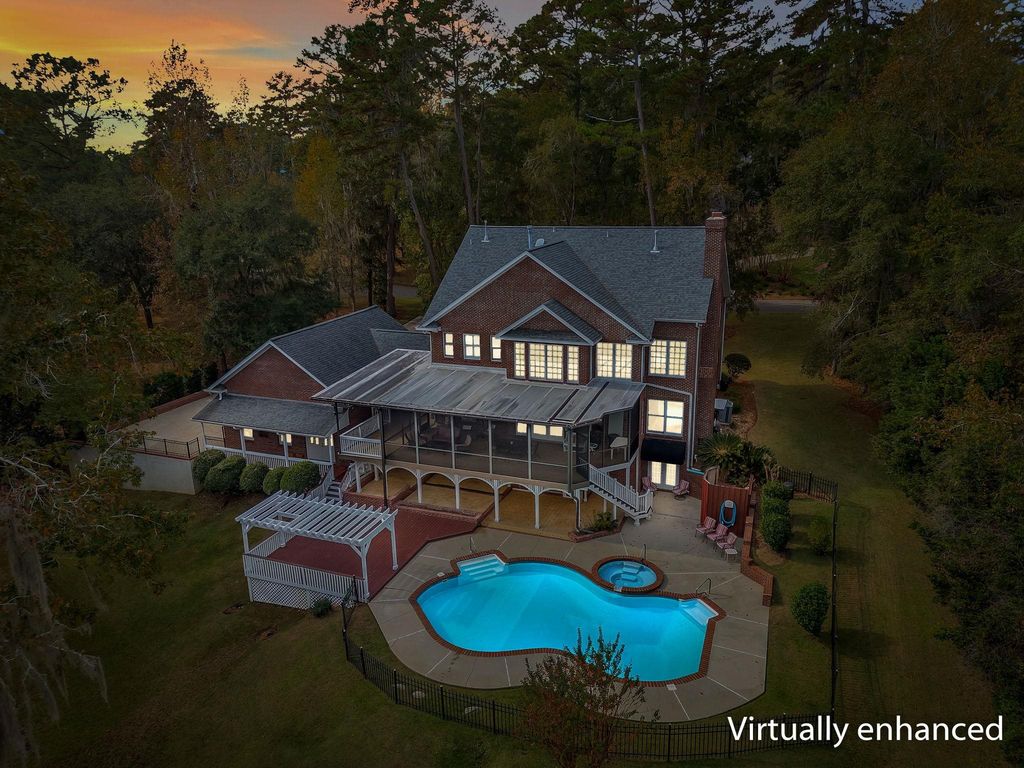 Image 2 of property listing at 5351 Pembridge Place, Tallahassee, FL 32309