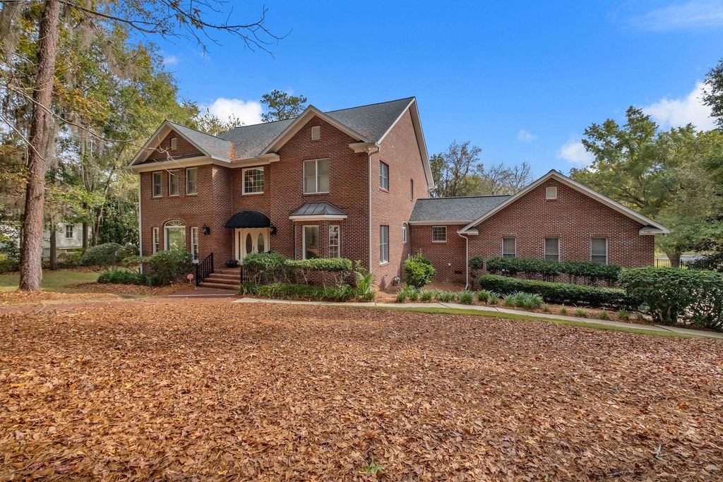 Image 5 of property listing at 5351 Pembridge Place, Tallahassee, FL 32309