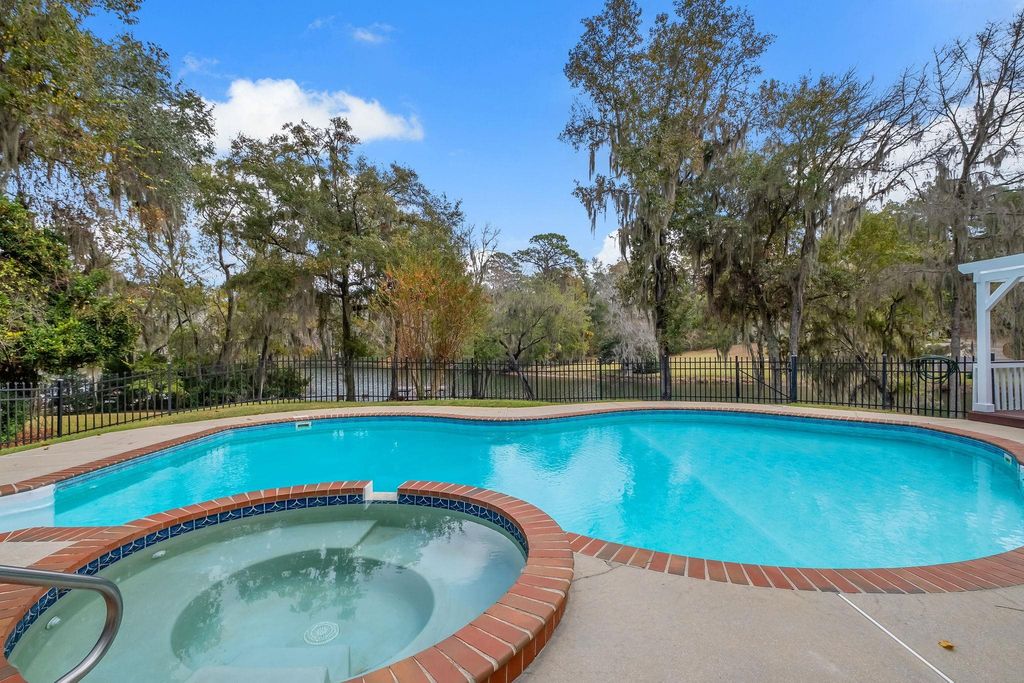 Image 65 of property listing at 5351 Pembridge Place, Tallahassee, FL 32309