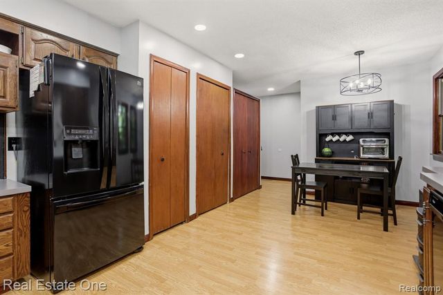 6218 Sturgeon Creek Parkway, Midland, MI 48640