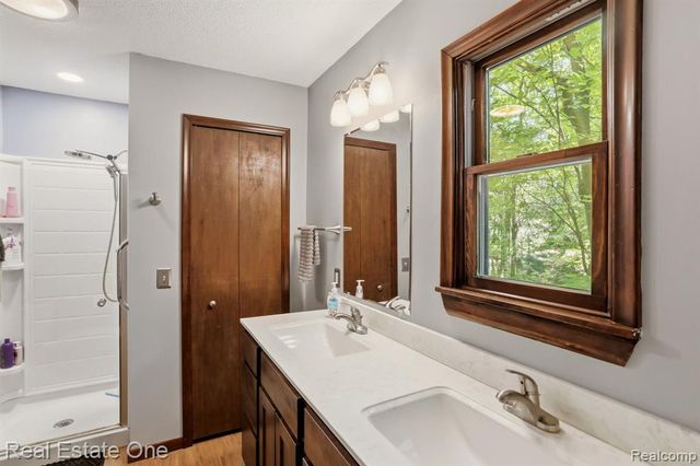 6218 Sturgeon Creek Parkway, Midland, MI 48640