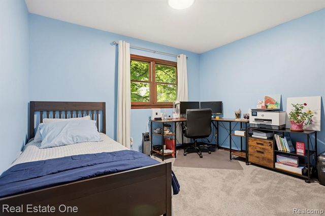 6218 Sturgeon Creek Parkway, Midland, MI 48640