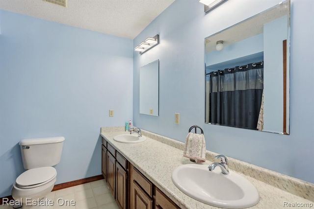 6218 Sturgeon Creek Parkway, Midland, MI 48640