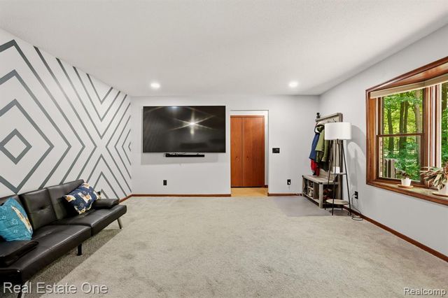 6218 Sturgeon Creek Parkway, Midland, MI 48640