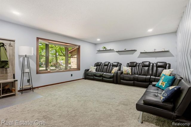 6218 Sturgeon Creek Parkway, Midland, MI 48640