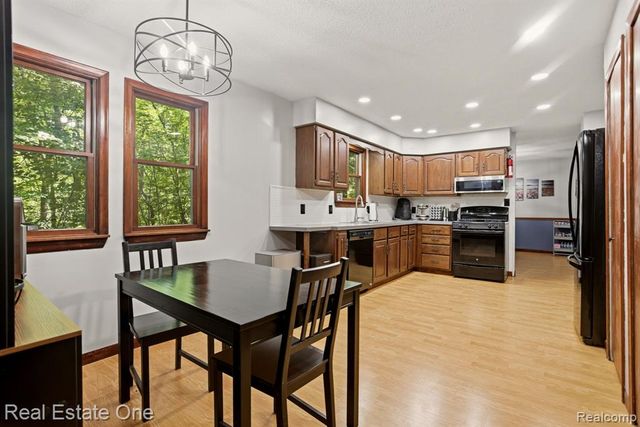 6218 Sturgeon Creek Parkway, Midland, MI 48640