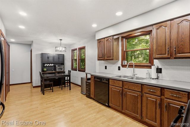 6218 Sturgeon Creek Parkway, Midland, MI 48640