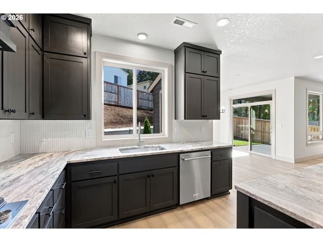 14182 Se Iseli, Clackamas, OR 97015