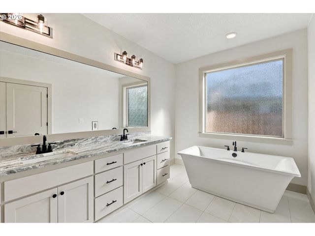 14182 Se Iseli, Clackamas, OR 97015