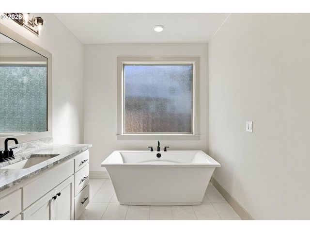 14182 Se Iseli, Clackamas, OR 97015