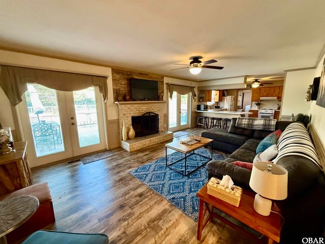 1146 E R Daniels Road, Wanchese, NC 27981