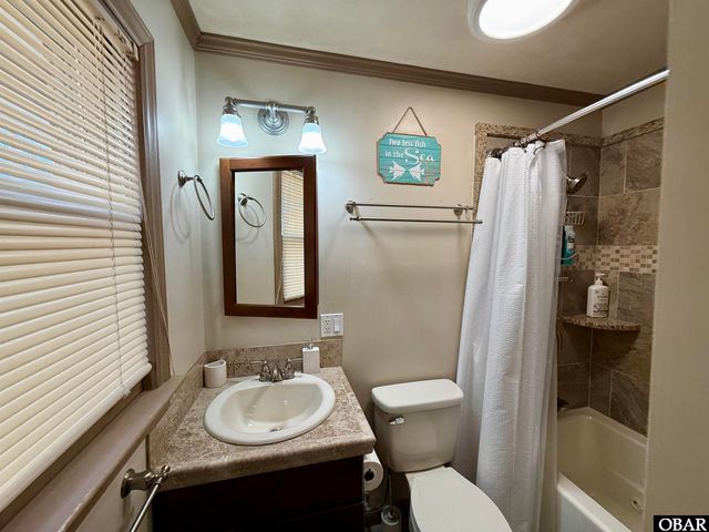 1146 E R Daniels Road, Wanchese, NC 27981