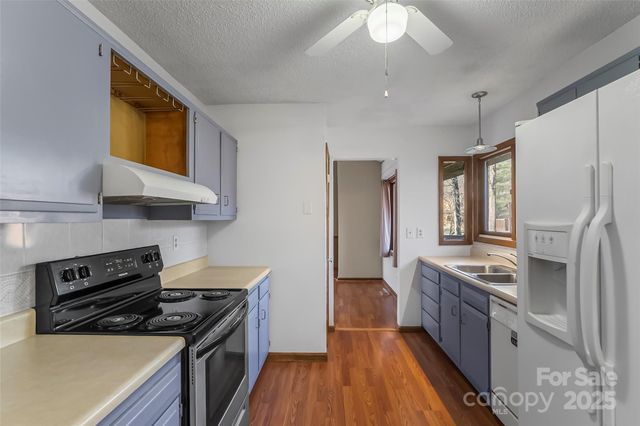 39 Oak Court, Fletcher, NC 28732