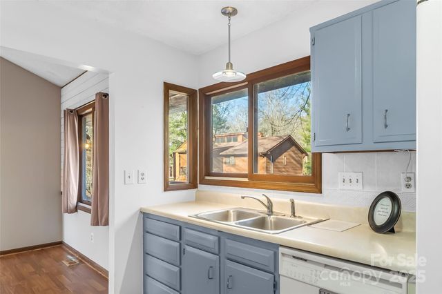 39 Oak Court, Fletcher, NC 28732