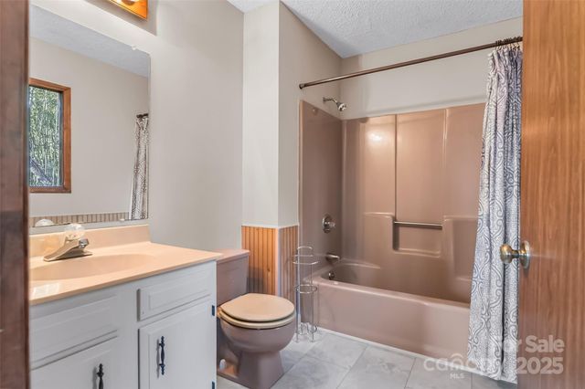 39 Oak Court, Fletcher, NC 28732