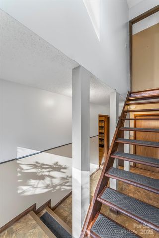 39 Oak Court, Fletcher, NC 28732