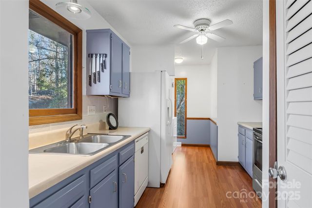 39 Oak Court, Fletcher, NC 28732