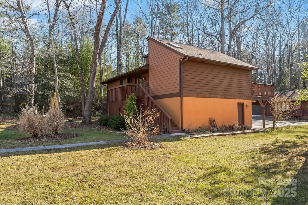 39 Oak Court, Fletcher, NC 28732