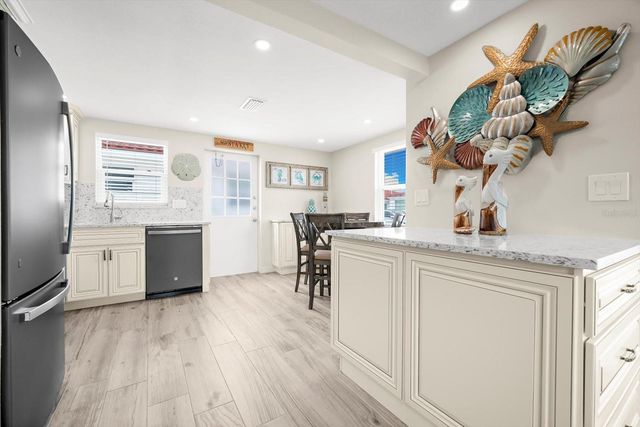 6154 MIDNIGHT PASS ROAD B1, Sarasota, FL 34242