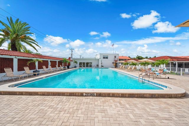 6154 MIDNIGHT PASS ROAD B1, Sarasota, FL 34242