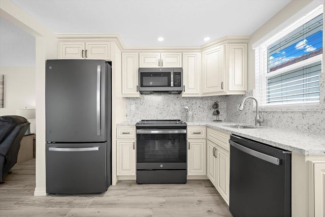 6154 MIDNIGHT PASS ROAD B1, Sarasota, FL 34242