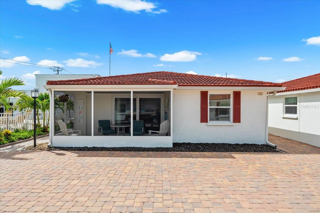 6154 MIDNIGHT PASS ROAD B1, Sarasota, FL 34242