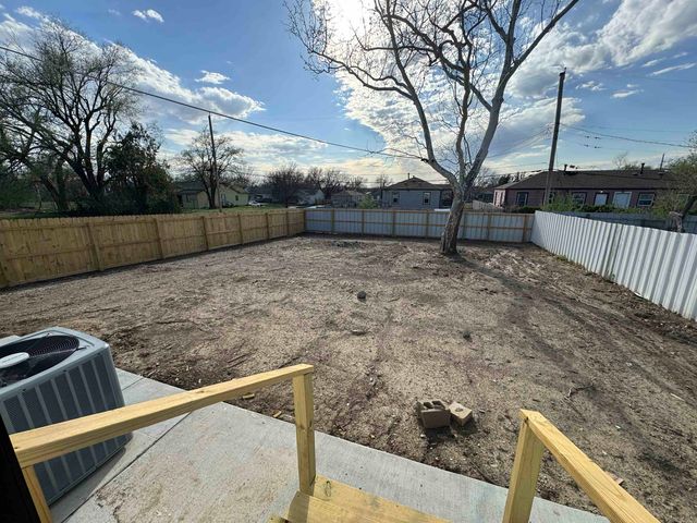 1947 N Chautauqua Ave, Wichita, KS 67214