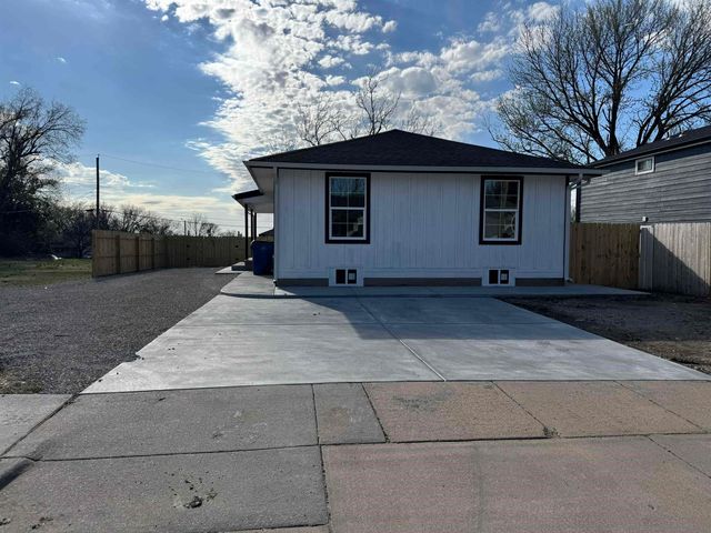 1947 N Chautauqua Ave, Wichita, KS 67214