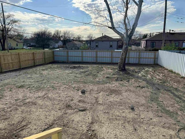 1947 N Chautauqua Ave, Wichita, KS 67214