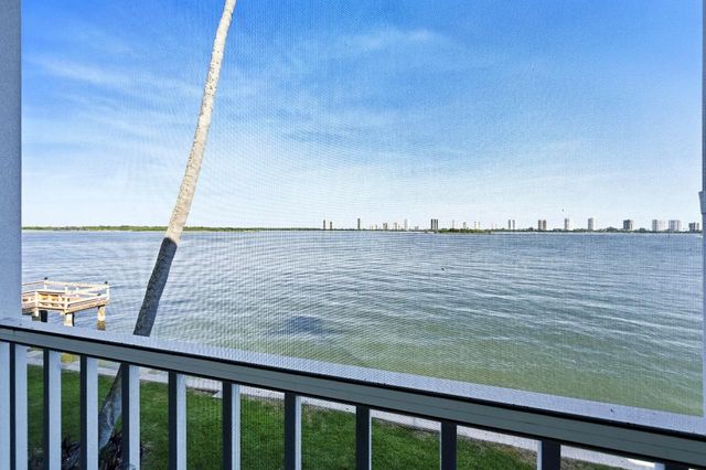 100 Doolen Court 203, North Palm Beach, FL 33408