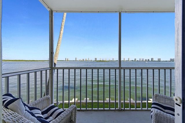 100 Doolen Court 203, North Palm Beach, FL 33408